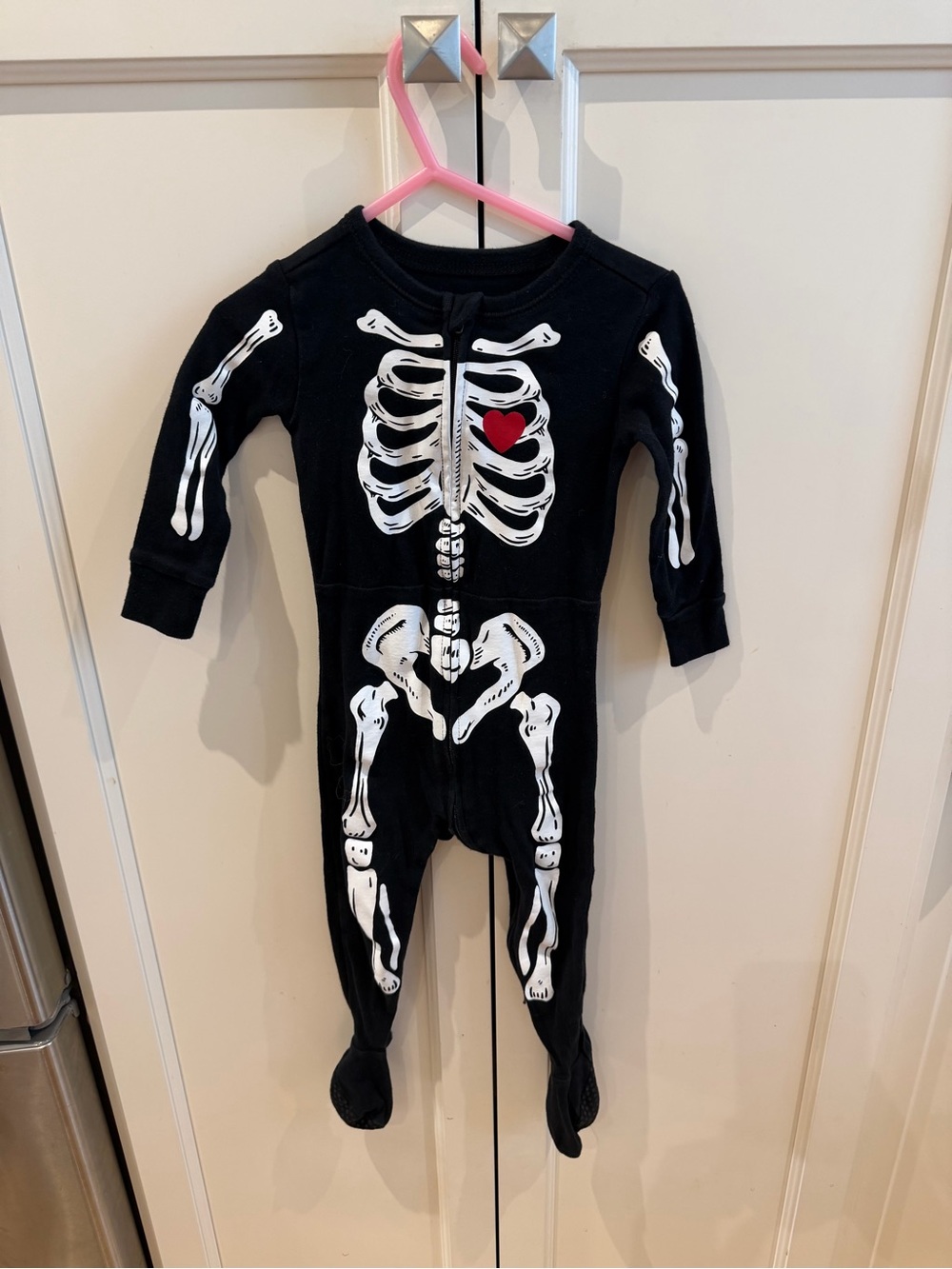 Old navy 18-24m black Kids Skeleton One-Piece Pajamas with red heart